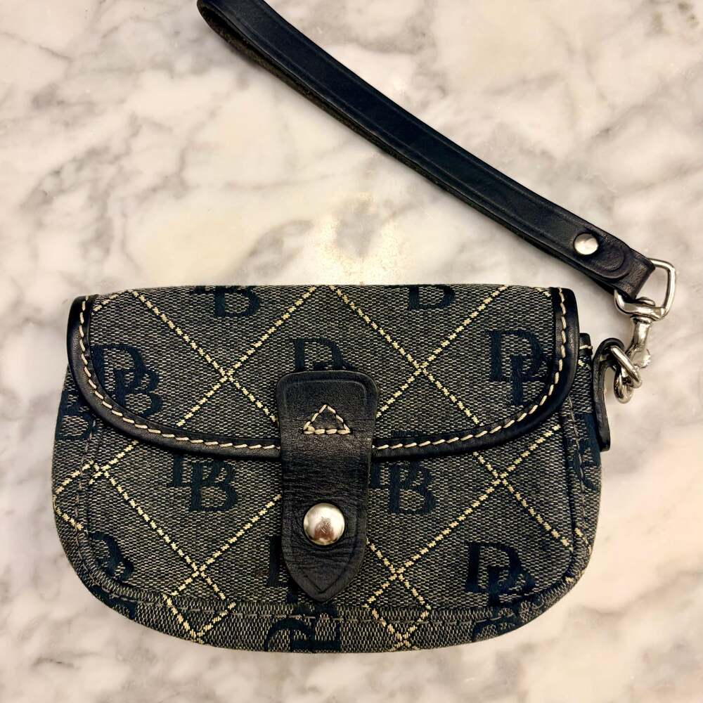 Dooney & Bourke Gray Jacquard Signature Canvas Leather Wristlet Excellent VTG